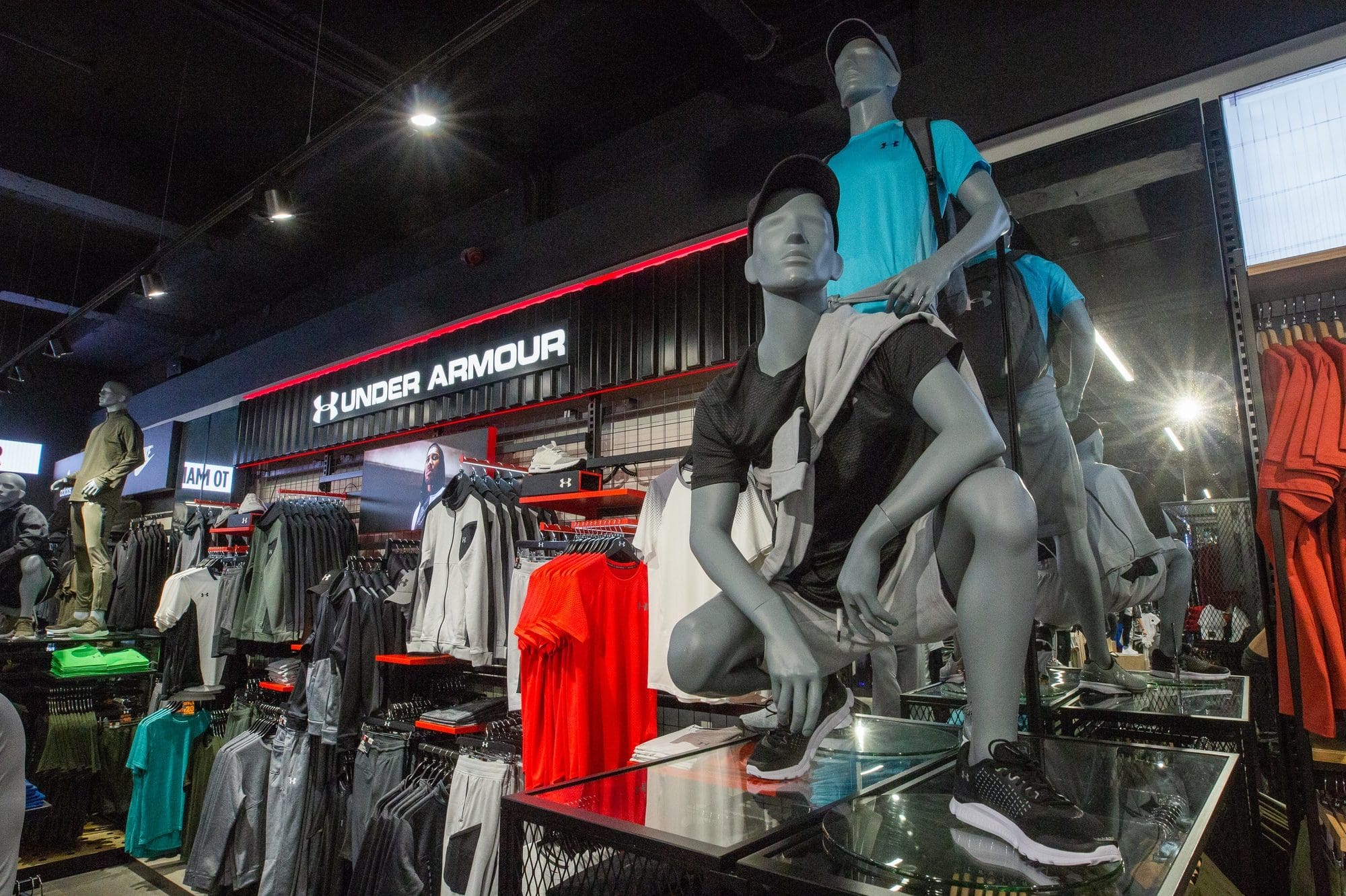 Negende Refrein Stad bloem Under Armour , Visual Merchandising - Design4Retail‎