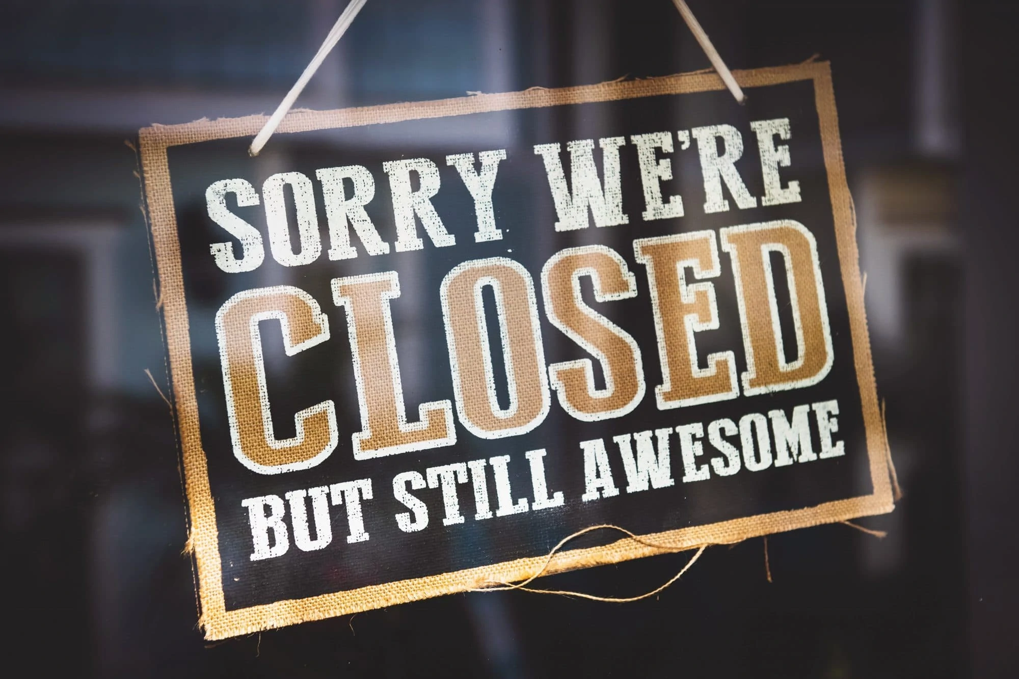 retail store closed sign