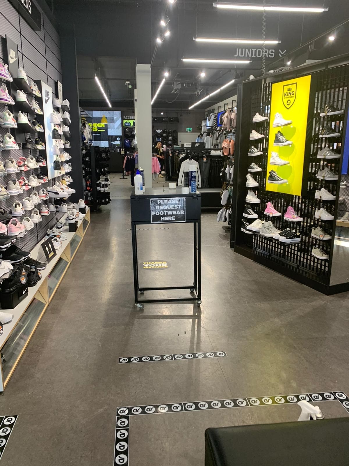 JD One way system in store