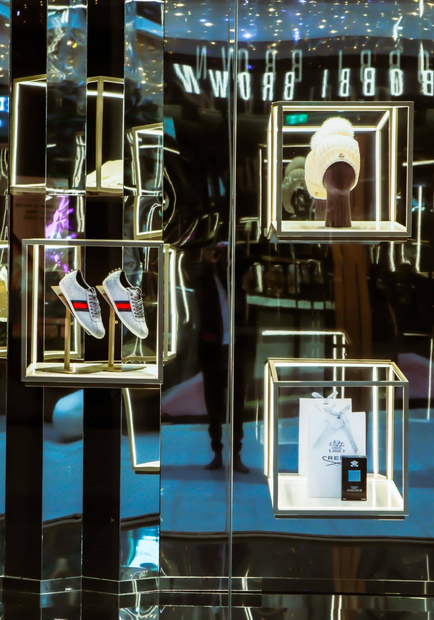 Louis Vuitton Hologram Window Display In Selfridges